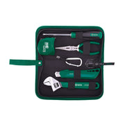 Bộ dụng cụ cầm tay cơ bản 5 chi tiết SATA 06002 bao gồm mỏ lết, tua vít, kìm, thước cuộn và dao rọc giấy, đựng trong túi vải nylon chống thấm.