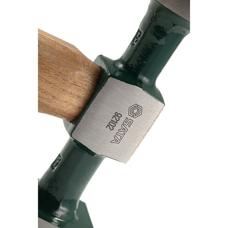 Búa gò kim loại có gai, cán gỗ Hickory SATA 92102 chiều dài 330mm, trọng lượng 390g