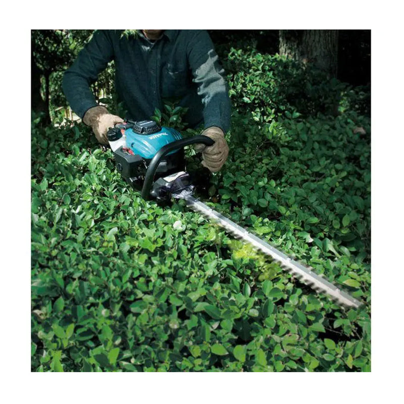 Máy tỉa hàng rào Makita EH6000W chạy xăng động cơ 2 thì công suất 680W, chiều dài lưỡi 600mm