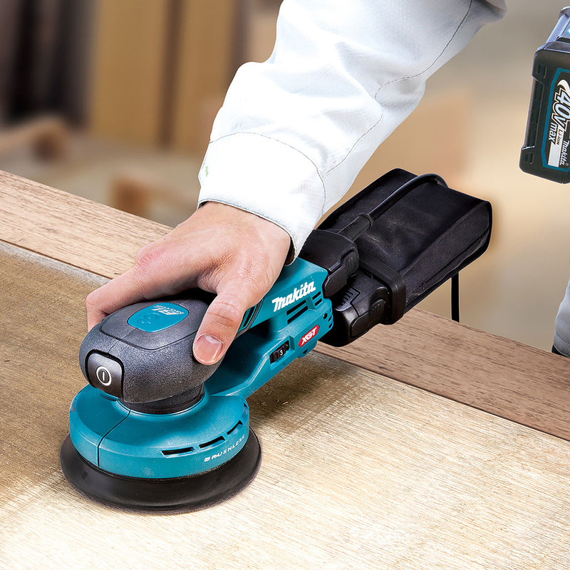 Máy chà nhám quỹ đạo tròn 3mm Makita BO003CG dùng Pin 40Vmax XGT thông qua ổ cắm rời, đế chà nhám 125mm