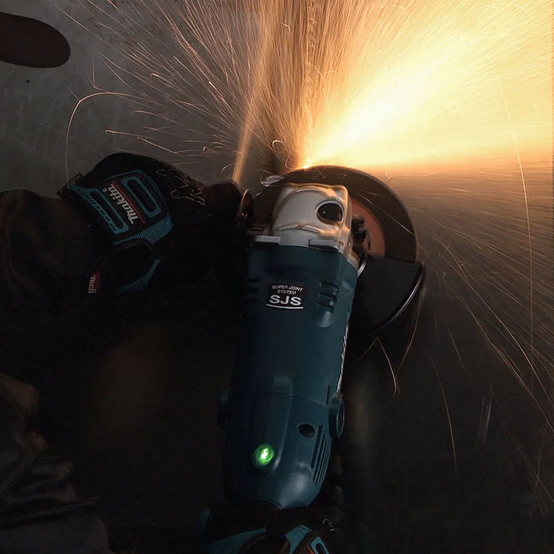 Máy mài góc Makita GA6021C công suất 1450W, đường kính lưỡi 150mm, công tắc bóp