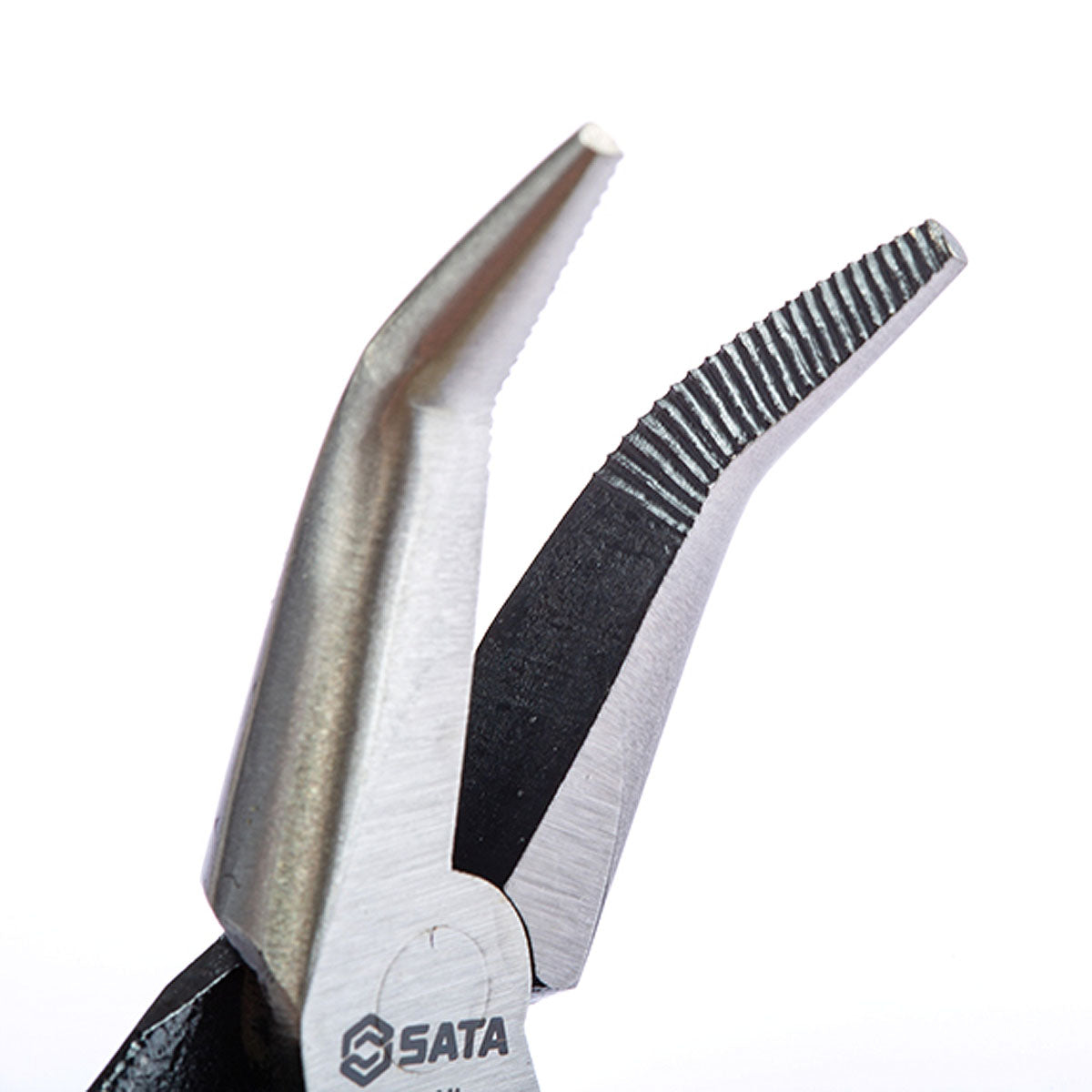 Kìm nhọn, mũi cong SATA 70613A kích thước 140mm