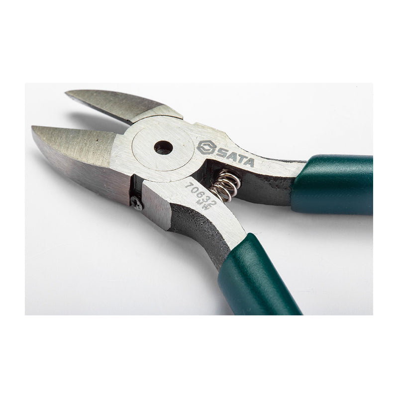 Kìm cắt điện tử SATA 70631 kích thước 4 inch, chất liệu thép Cr-V