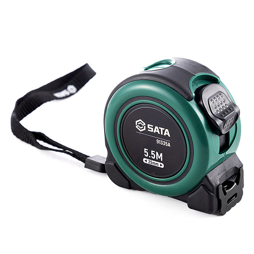 Thước cuộn SATA 91335A 5.5m x 25mm vỏ cao su TPE chống va đập, lưỡi thép in vạch chia hai mặt.