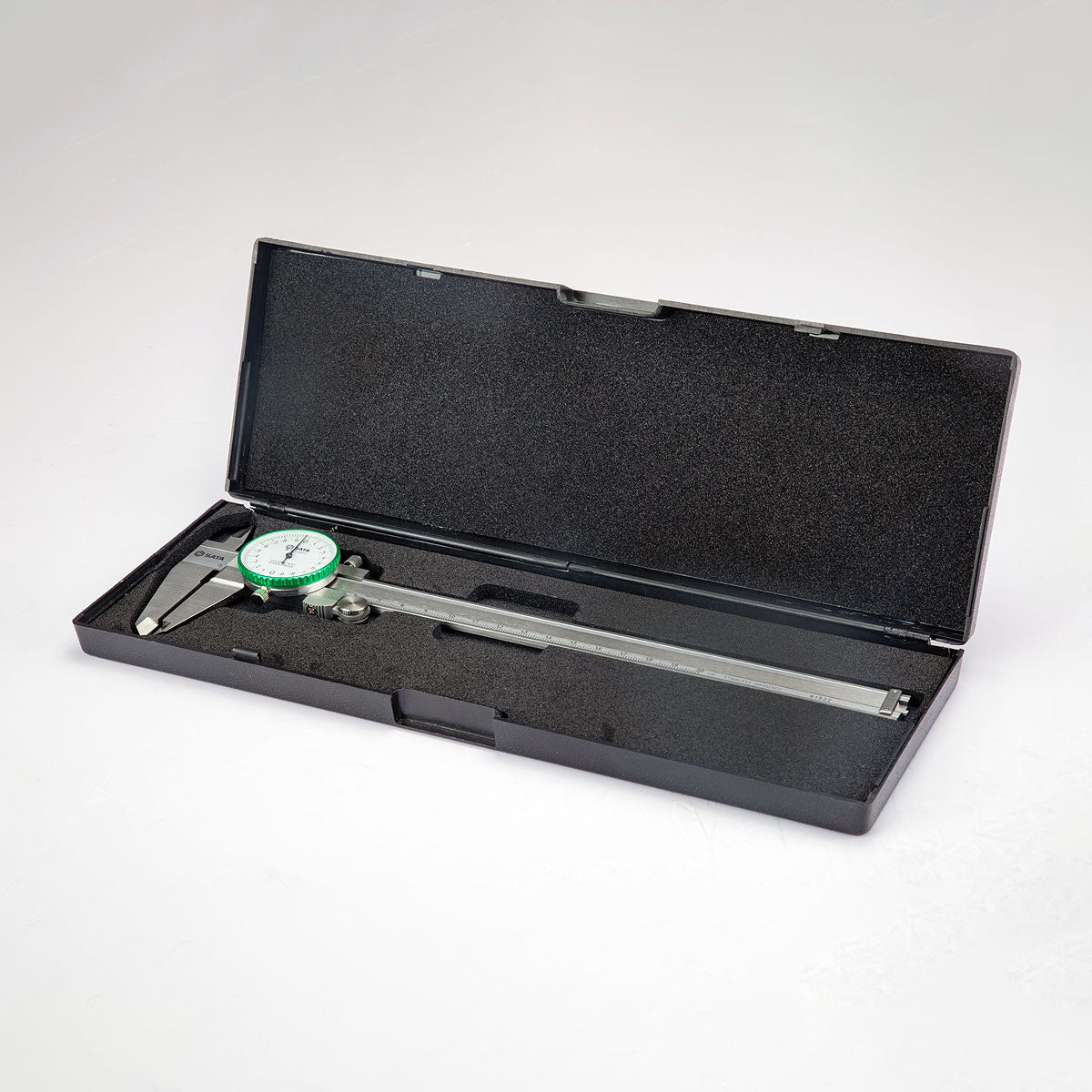 Thước kẹp cơ khí SATA 91523 loại có mặt đồng hồ, phạm vi đo từ 0-300mm, chất liệu thép không gỉ