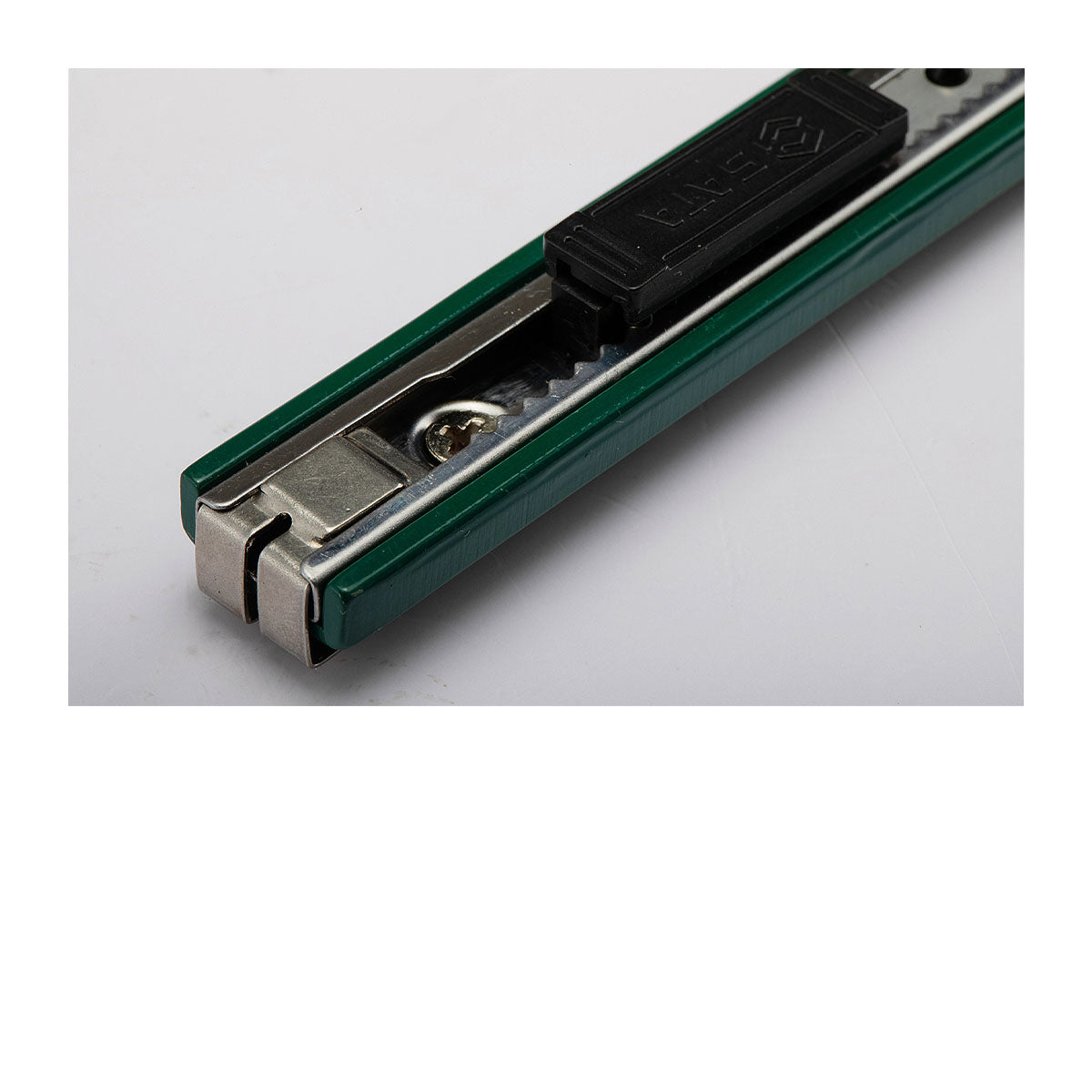 Dao rọc giấy SATA 93424A chất liệu hợp kim kẽm, kích thước 9 x 80mm