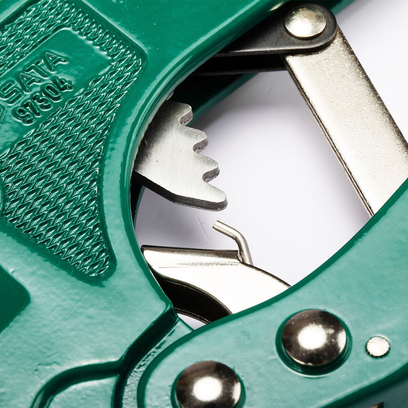Kéo cắt ống nhựa PVC SATA 97304 khả năng cắt ống từ 3mm - 42mm