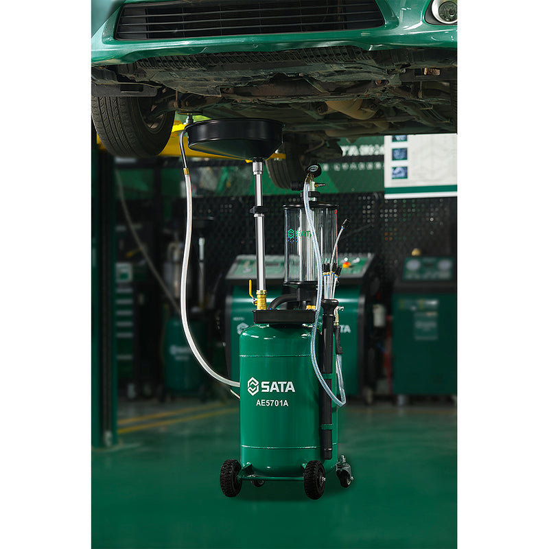 Máy thu dầu thừa, kèm cốc đo, dùng khí nén SATA AE5701A dung tích 70 Lít