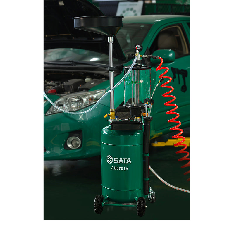 Máy thu dầu thừa, kèm cốc đo, dùng khí nén SATA AE5701A dung tích 70 Lít